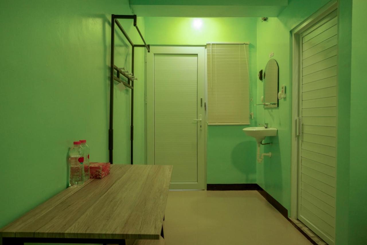 Reddoorz @ Jalan Gatot Subroto Semarang Hotell Exteriör bild