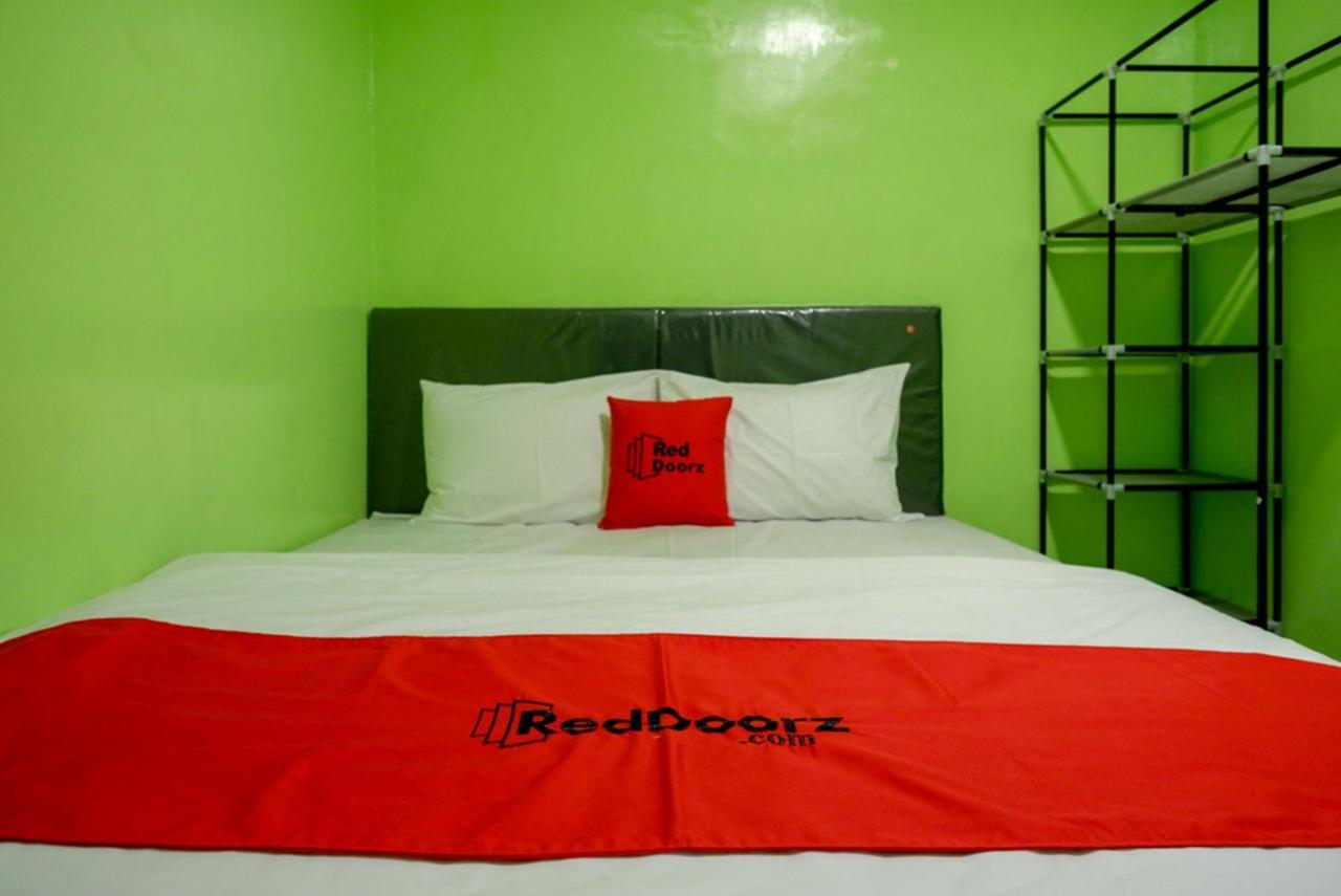 Reddoorz @ Jalan Gatot Subroto Semarang Hotell Exteriör bild